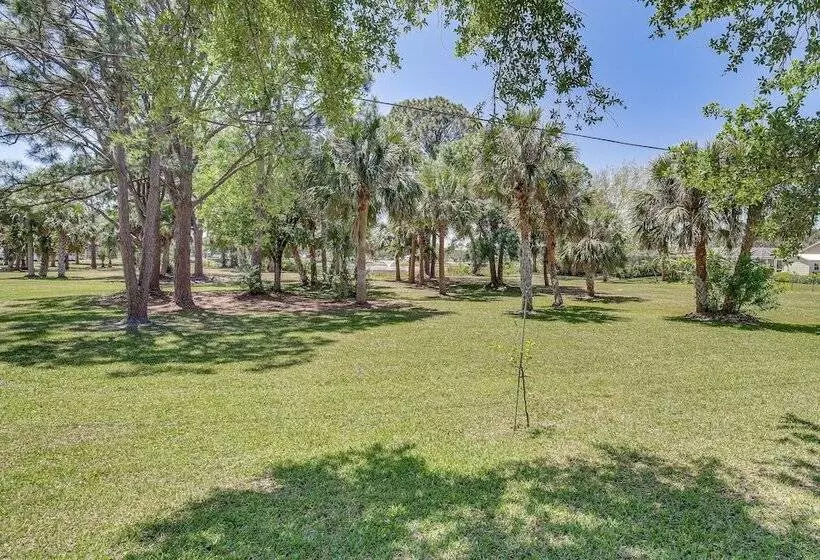 Pet Friendly Sebastian Home: W/ Porch + Lake View!