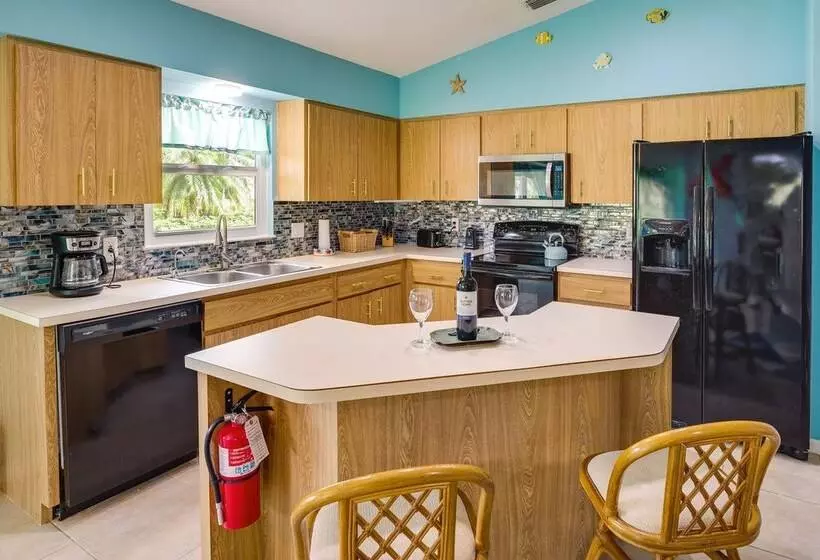 Pet Friendly Sebastian Home: W/ Porch + Lake View!