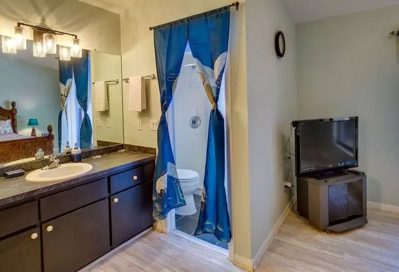 Pet Friendly Sebastian Home: W/ Porch + Lake View!