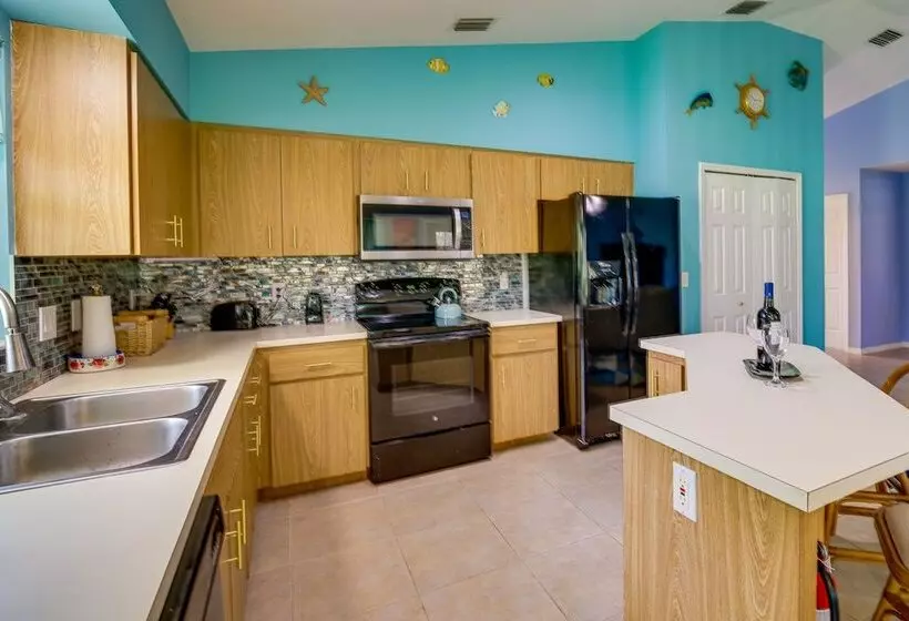 Pet Friendly Sebastian Home: W/ Porch + Lake View!