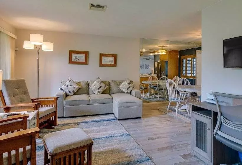 Cape Coral Home W/ Private Heated Pool & Lanai!