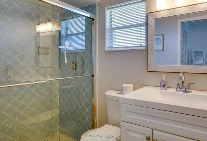 Cape Coral Home W/ Private Heated Pool & Lanai!
