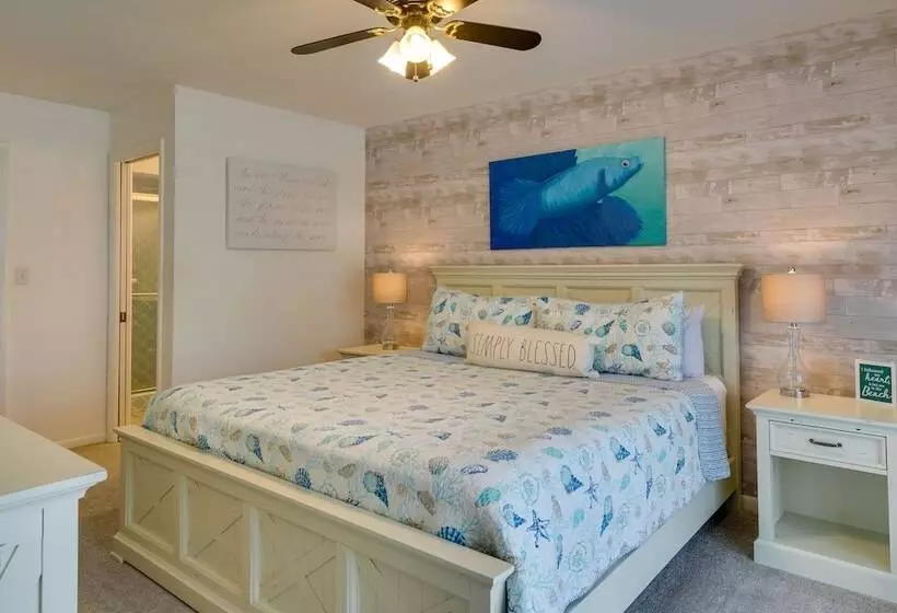 Cape Coral Home W/ Private Heated Pool & Lanai!