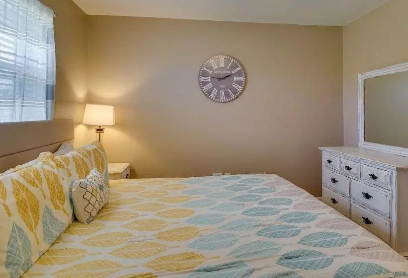 Cape Coral Home W/ Private Heated Pool & Lanai!