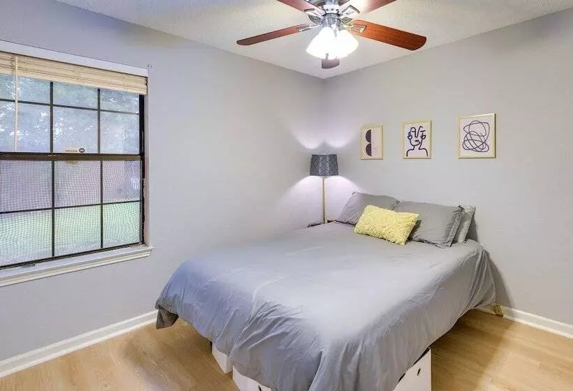 Charming Fort Worth Home   12 Mi To Downtown!