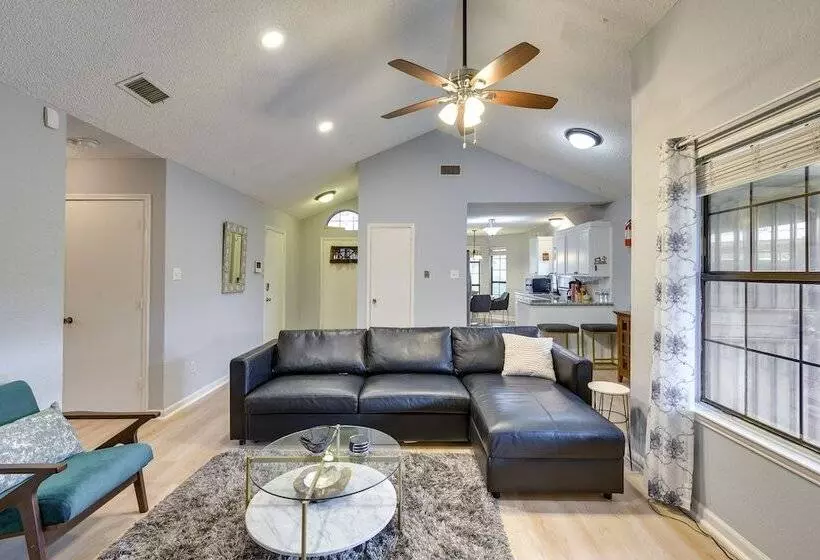 Charming Fort Worth Home   12 Mi To Downtown!