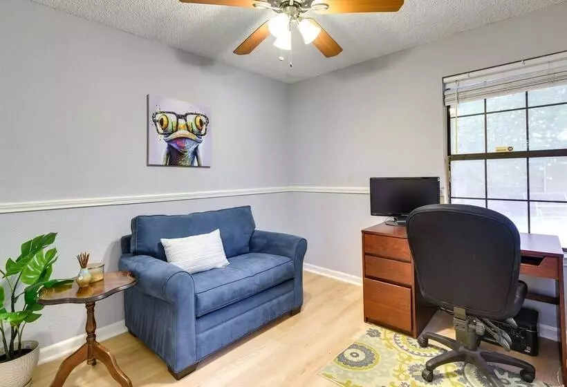 Charming Fort Worth Home   12 Mi To Downtown!