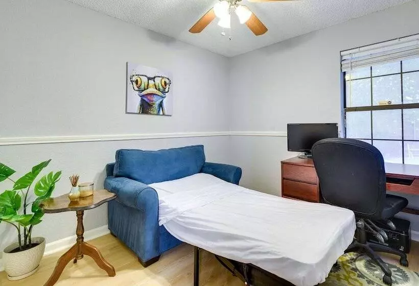 Charming Fort Worth Home   12 Mi To Downtown!