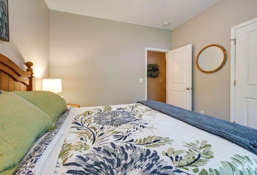 Charming Wilmington Home W/ Patio ~ 7 Mi To Beach!