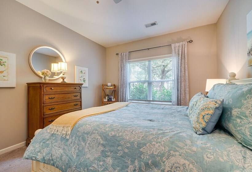 Charming Wilmington Home W/ Patio ~ 7 Mi To Beach!