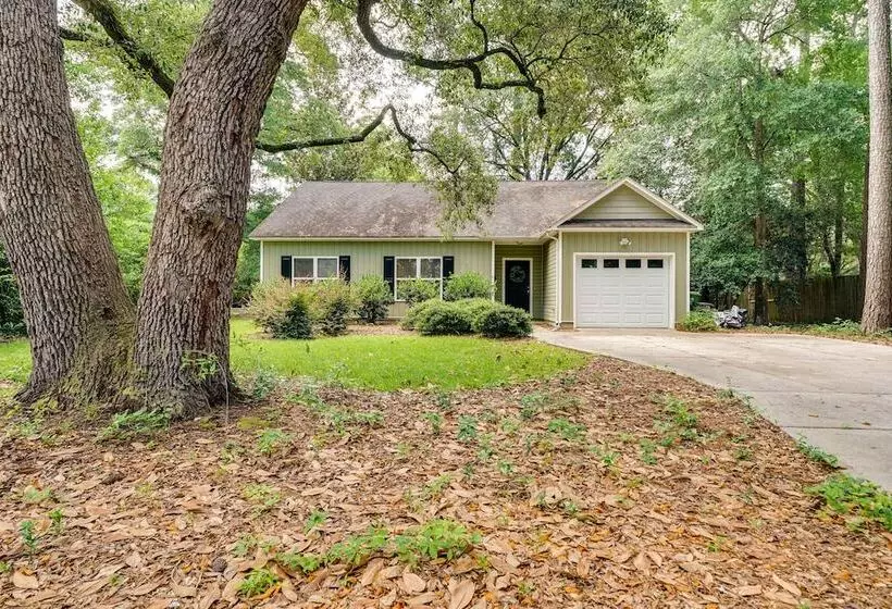 Charming Wilmington Home W/ Patio ~ 7 Mi To Beach!