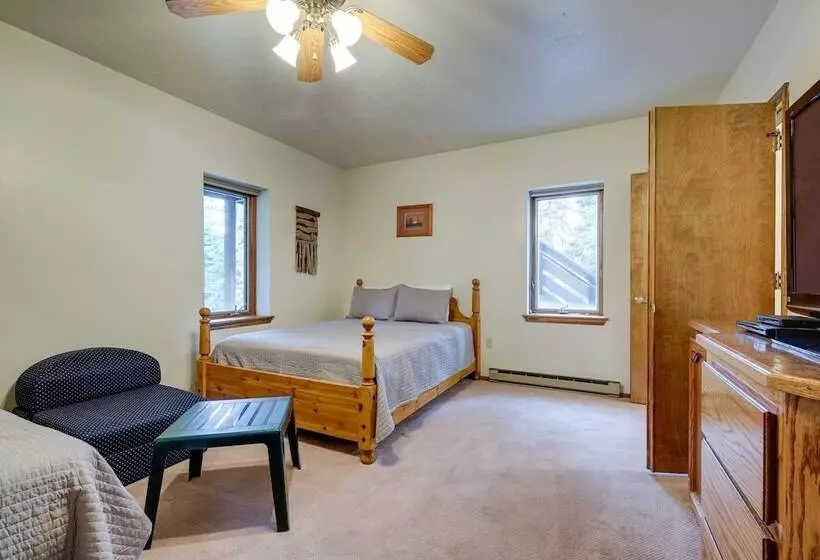 Cozy Cabin W/ Deck & Fireplace In Beaver!