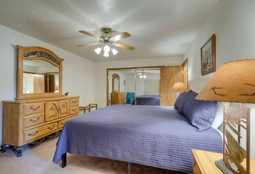 Cozy Cabin W/ Deck & Fireplace In Beaver!