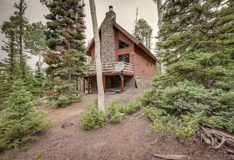 Cozy Cabin W/ Deck & Fireplace In Beaver!