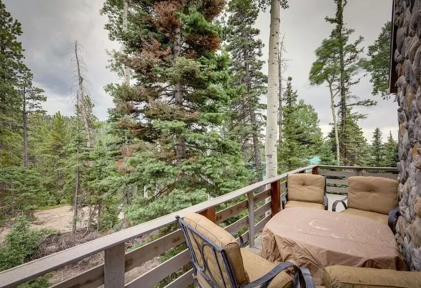 Cozy Cabin W/ Deck & Fireplace In Beaver!