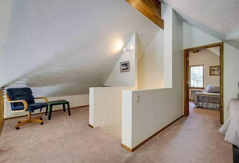 Cozy Cabin W/ Deck & Fireplace In Beaver!