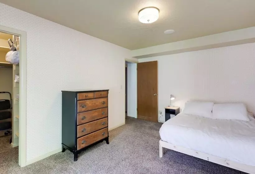 Cozy Provo Retreat With A Charming Fireplace!