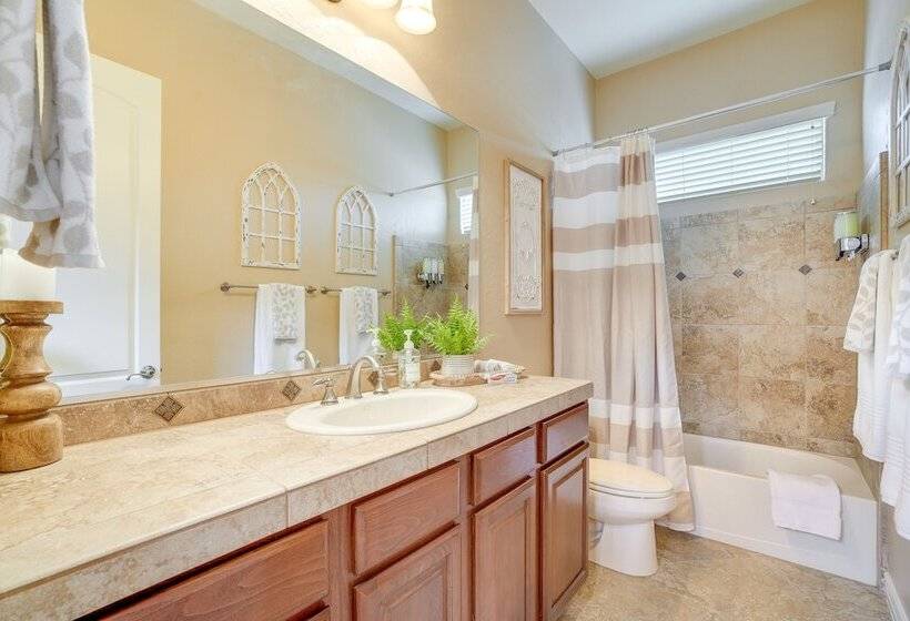 Goodyear Oasis W/ Private Pool & Hot Tub!