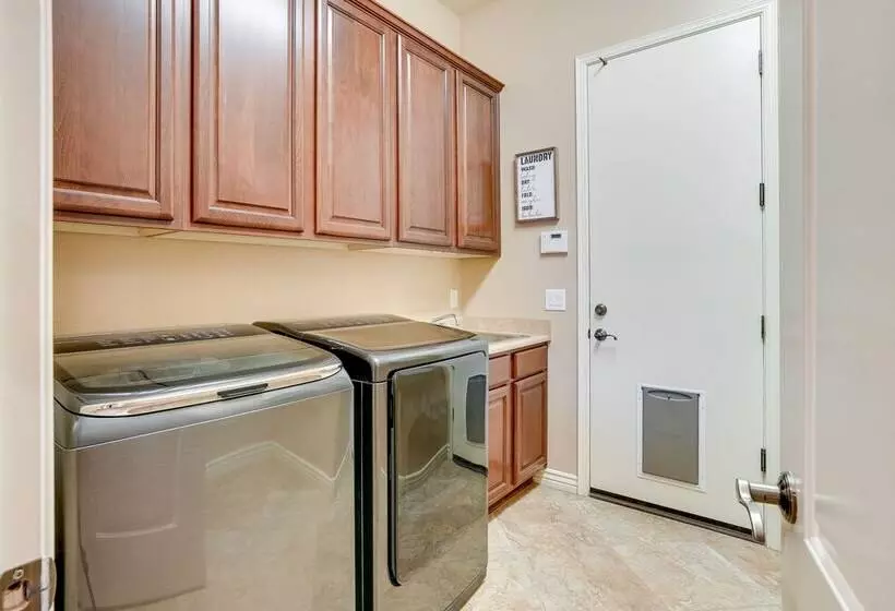 Goodyear Oasis W/ Private Pool & Hot Tub!