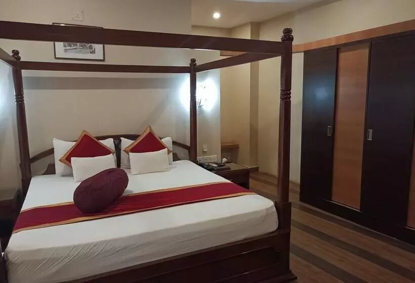 هتل Little Palace