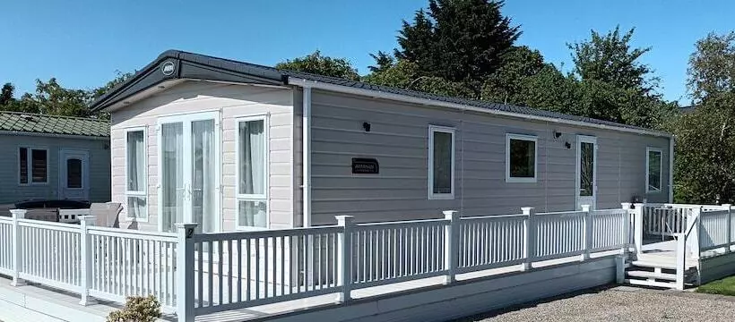 Hotelli Project Binka   Luxury Caravan / Lodge 2 Bedrooms