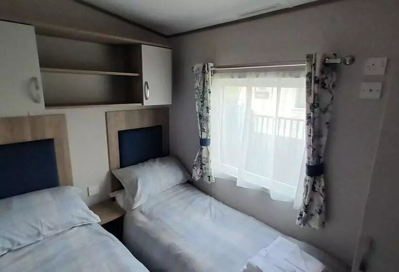 Hotelli Project Binka   Luxury Caravan / Lodge 2 Bedrooms