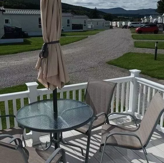 Hotelli Project Binka   Luxury Caravan / Lodge 2 Bedrooms