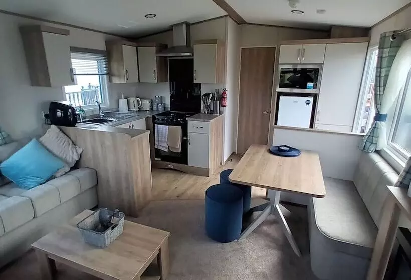 Hotelli Project Binka   Luxury Caravan / Lodge 2 Bedrooms