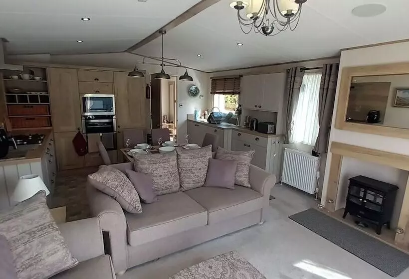 Hotelli Project Binka   Luxury Caravan / Lodge 2 Bedrooms