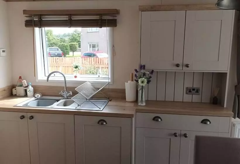 Hotelli Project Binka   Luxury Caravan / Lodge 2 Bedrooms