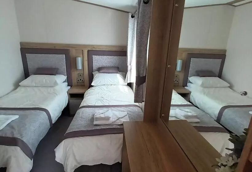 Hotelli Project Binka   Luxury Caravan / Lodge 2 Bedrooms