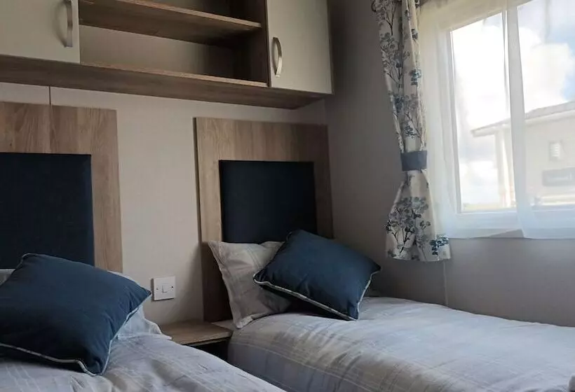 Hotelli Project Binka   Luxury Caravan / Lodge 2 Bedrooms