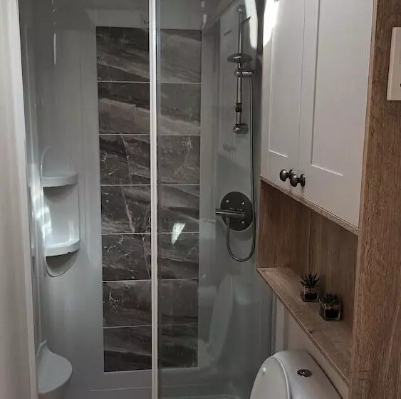 Hotelli Project Binka   Luxury Caravan / Lodge 2 Bedrooms