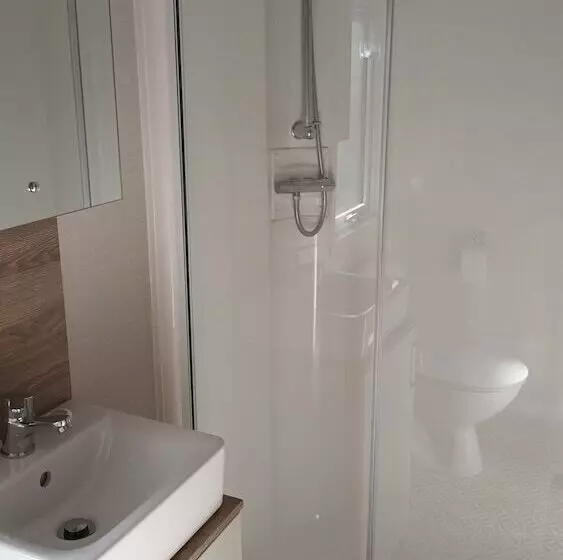 Hotelli Project Binka   Luxury Caravan / Lodge 2 Bedrooms