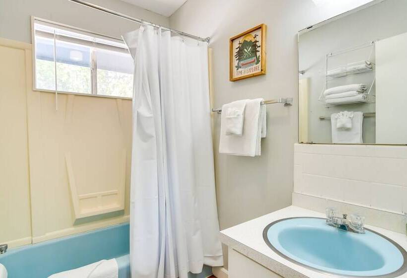 Kimberling City Cabin W/ Boat Slip, Deck & Pool