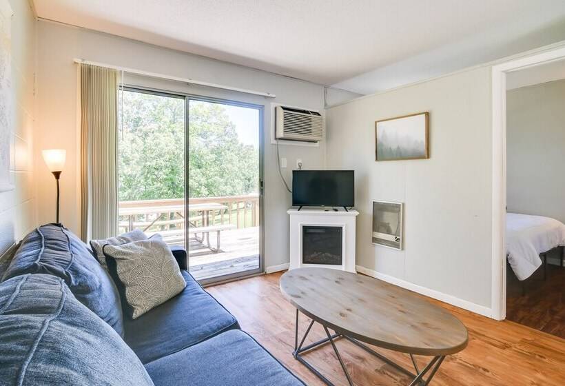 Kimberling City Cabin W/ Boat Slip, Deck & Pool