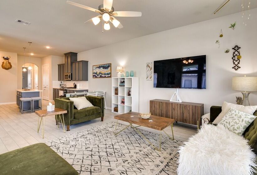 La Porte Home W/ Balconies: Walk To Beach!