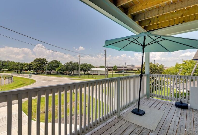 La Porte Home W/ Balconies: Walk To Beach!