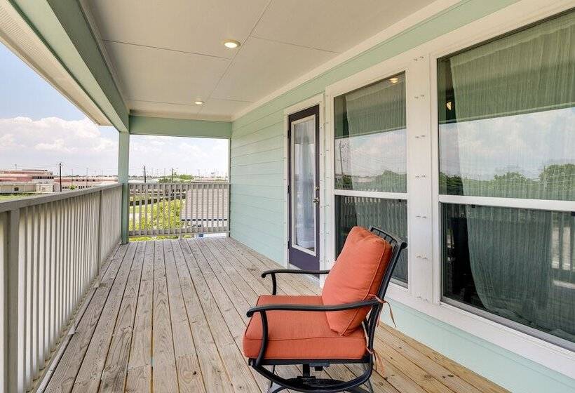 La Porte Home W/ Balconies: Walk To Beach!