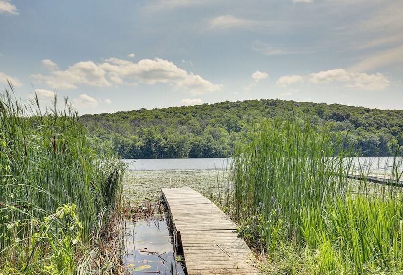 Lakefront New York Abode W/ Deck, Grill & Fire Pit