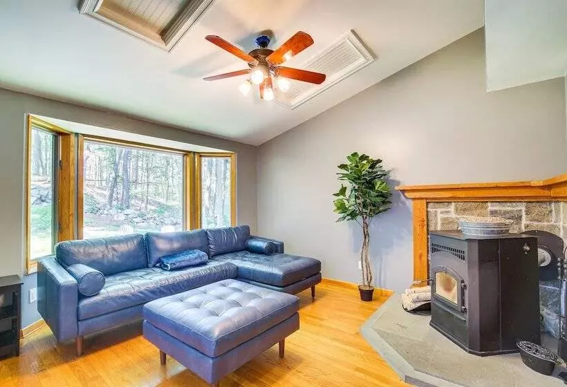 Lakefront New York Abode W/ Deck, Grill & Fire Pit