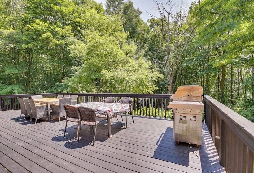 Lakefront New York Abode W/ Deck, Grill & Fire Pit