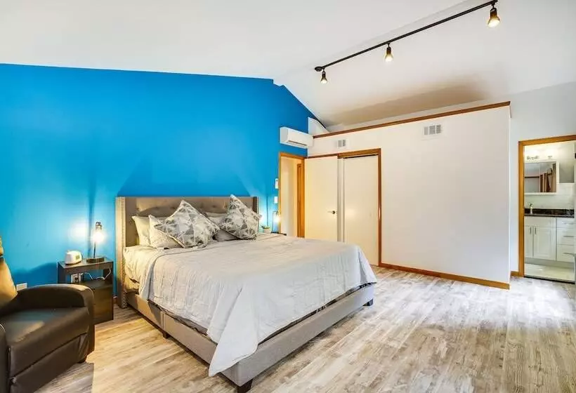 Lakefront New York Abode W/ Deck, Grill & Fire Pit