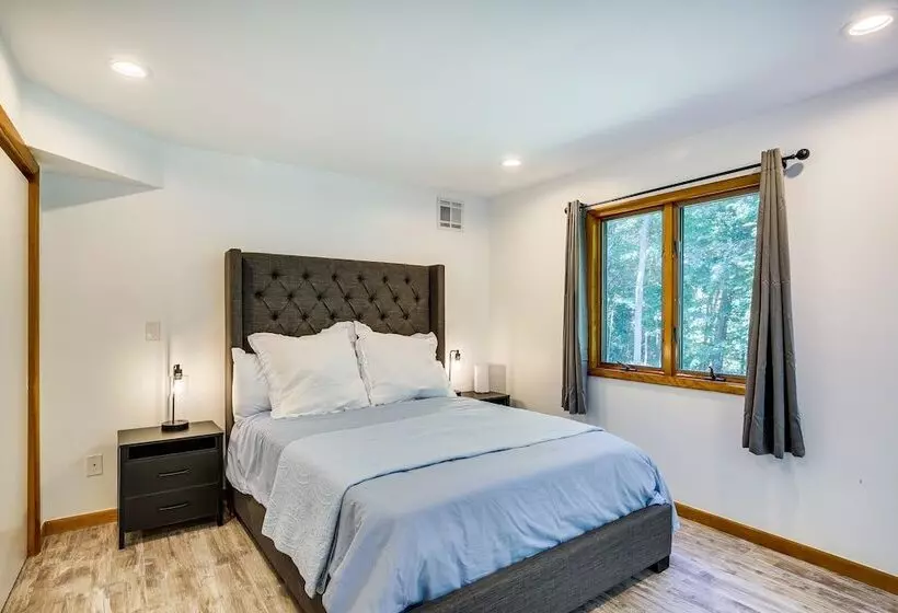 Lakefront New York Abode W/ Deck, Grill & Fire Pit