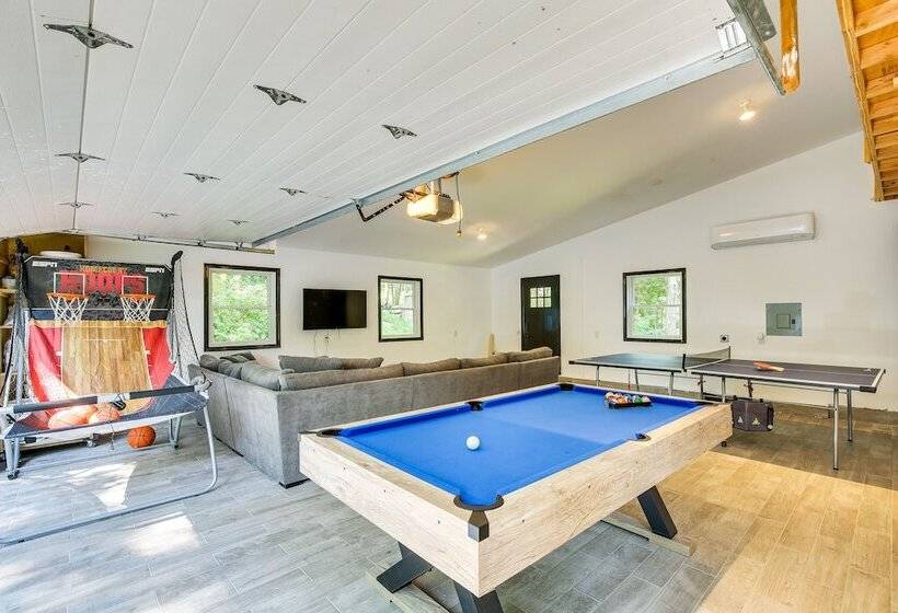 Lakefront New York Abode W/ Deck, Grill & Fire Pit