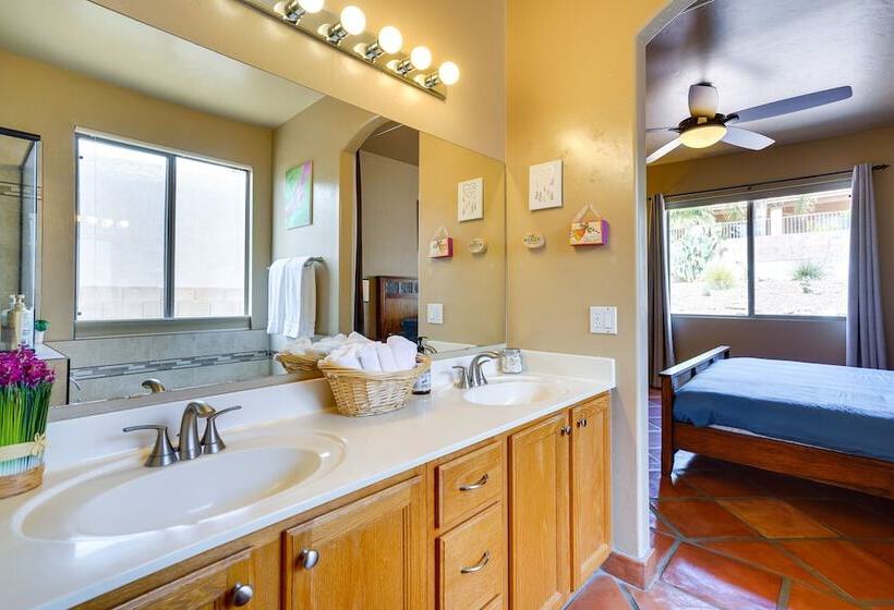 Luxury Tucson Retreat: Patio, Hot Tub & Fireplace