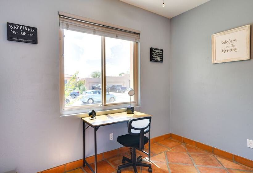 Luxury Tucson Retreat: Patio, Hot Tub & Fireplace