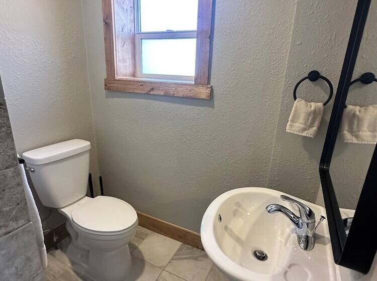 فندق على الطريق 441 Lafever St