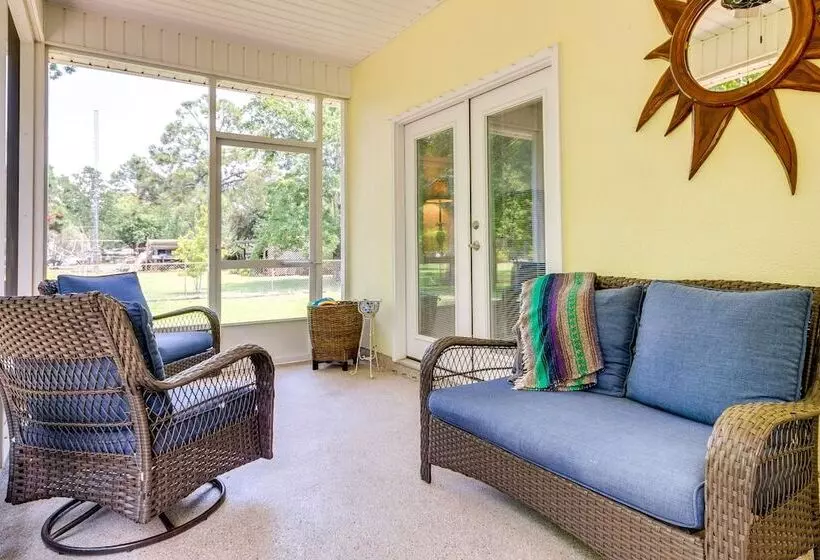 4 Mi To Beach: Navarre Retreat W/ Screened Porch!
