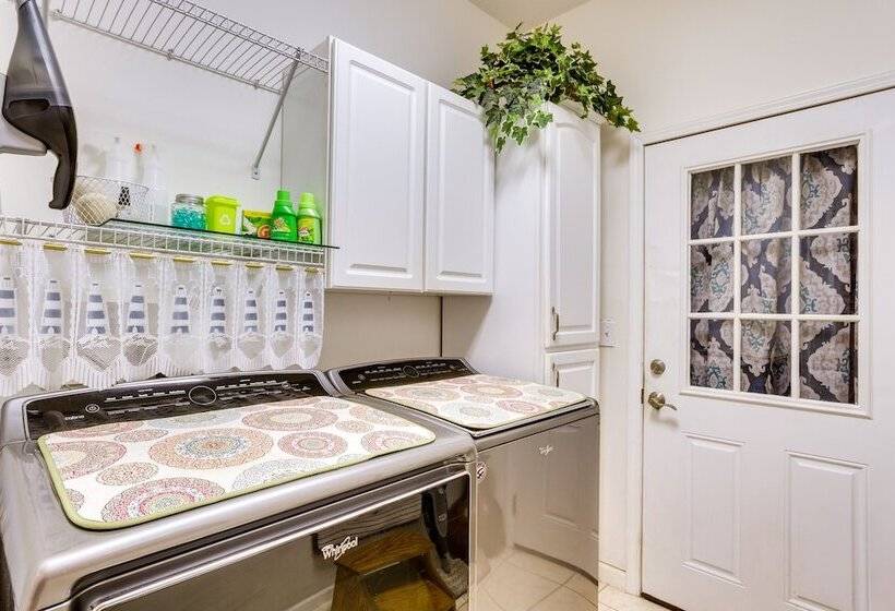 4 Mi To Beach: Navarre Retreat W/ Screened Porch!